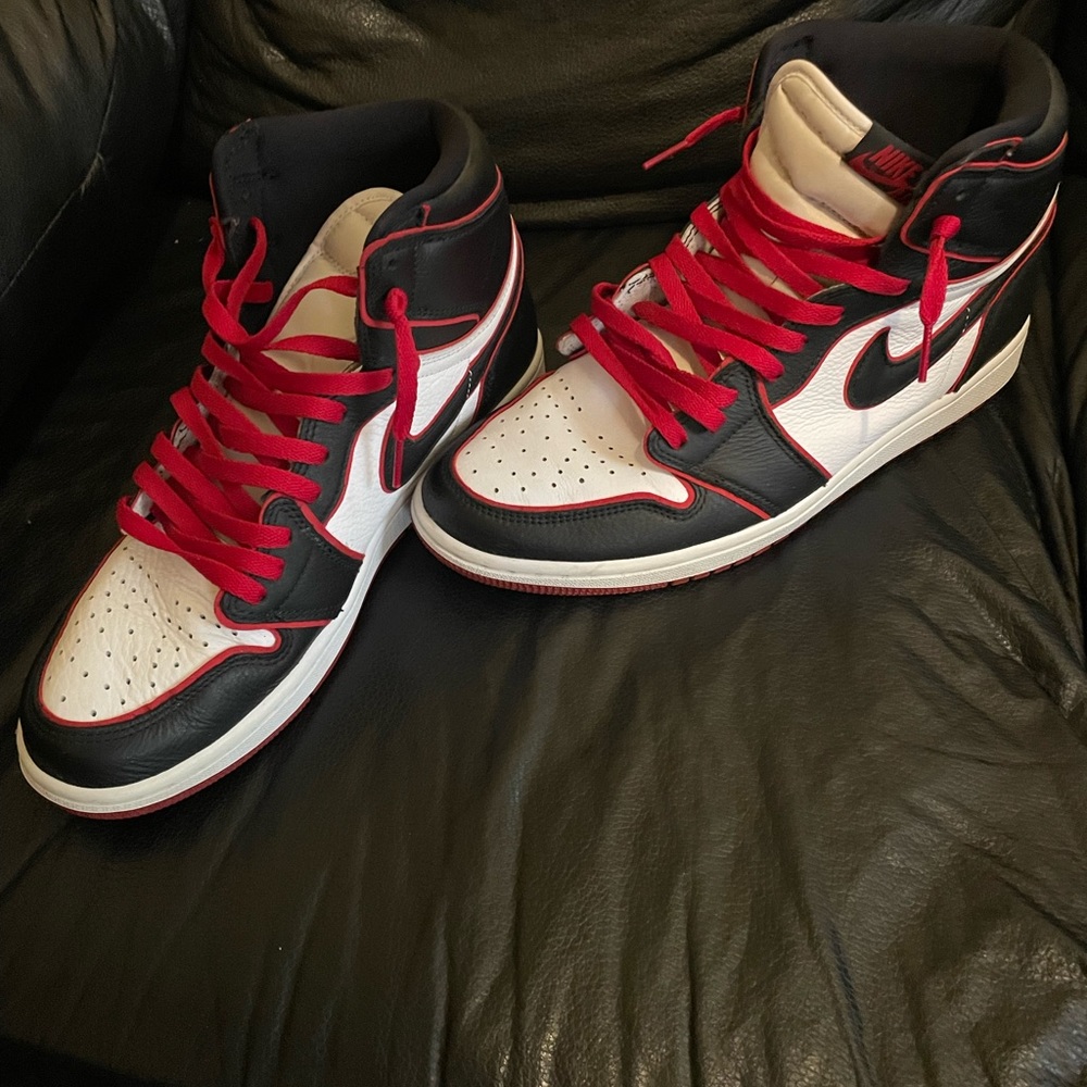 Men’s Air Jordan 1 High OG “ bloodline”